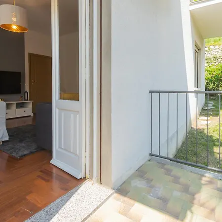 6min To Cascata Di Nesso- Private Parking Διαμέρισμα
